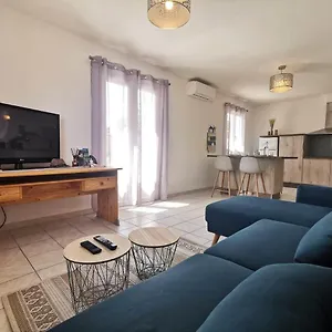  Hébergement de vacances Maison O Volets Bleus Calme Jardin